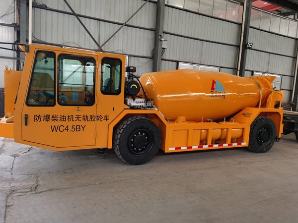 礦用濕噴臺(tái)車(chē)，礦用混凝土泵，礦用攪拌機(jī)發(fā)貨